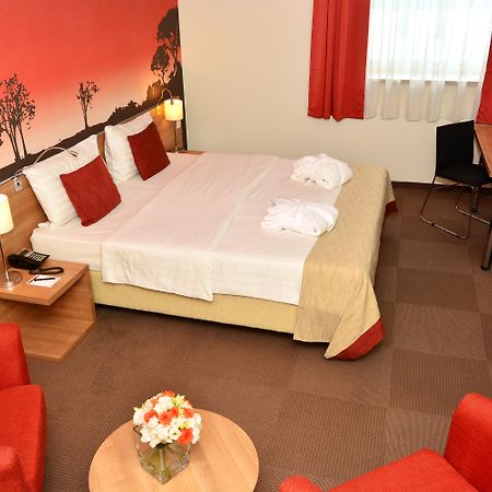 Expo Tower By Mellow Mood Hotels บูดาเปสต์ ภายนอก รูปภาพ